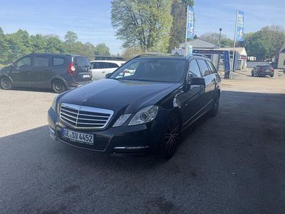 Second-hand Mercedes E200 184 CP (135 kW) 2011 Negru Berlinǎ