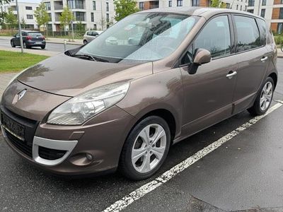 Gebraucht Renault Scénic III Luxe 131 PS (96 kW) 2010 Braun Van / Kleinbus