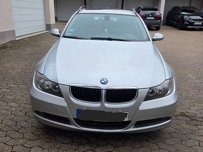 Gebraucht BMW 320 150 PS (110 kW) 2007 Grau Kombi