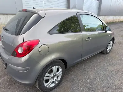 Gebraucht Opel Corsa Edition 95 PS (69 kW) 2012 Braun Kleinwagen