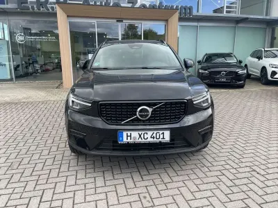 Gebraucht Volvo XC40 Plus 163 PS (119 kW) 2026 Schwarz SUV