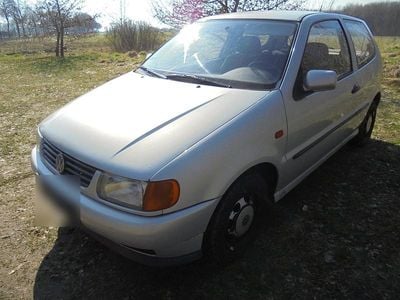 Second-hand VW Polo 50 CP (36 kW) 1998 Argintiu Hatchback