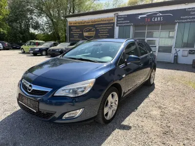 Używany Opel Astra Design Edition 140 KM (102 kW) 2012 Niebieski Kombi