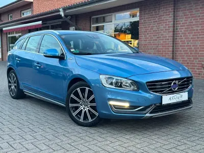 Gebraucht Volvo V60 Summum 215 PS (158 kW) 2014 Blau Kombi