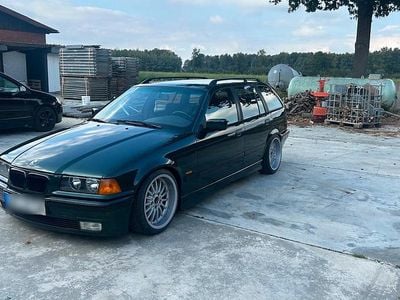 BMW 323