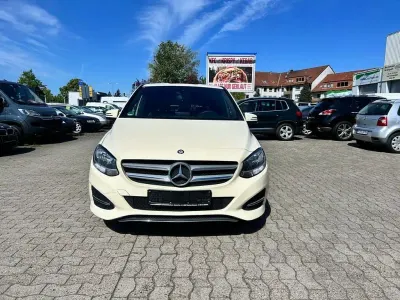 Gebraucht Mercedes B180 109 PS (80 kW) 2015 Beige Van / Kleinbus