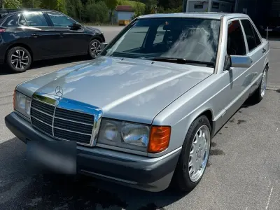 Gebraucht Mercedes 190 Sportline 122 PS (89 kW) 1992 Silber Limousine