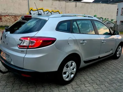 Gebraucht Renault Mégane GrandTour 106 PS (77 kW) 2010 Silber Kombi