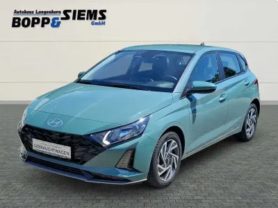 Gebraucht Hyundai i20 Trend 101 PS (74 kW) 2025 Mangrove green Kleinwagen