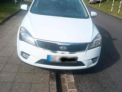 Gebraucht Kia Ceed 109 PS (80 kW) 2010 Weiß Kleinwagen