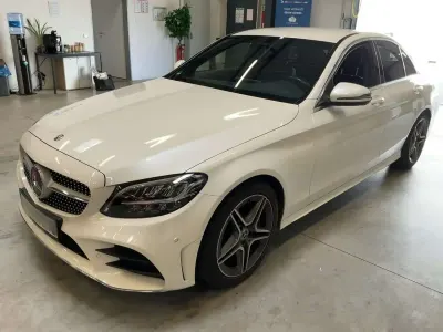 Gebraucht Mercedes 300 AMG line 272 PS (200 kW) 2020 Diamantweiss  metalliclack Limousine