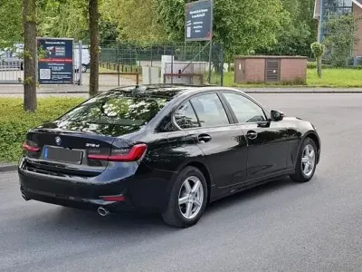 Gebraucht BMW 318 Advantage 150 PS (110 kW) 2020 Schwarz Limousine