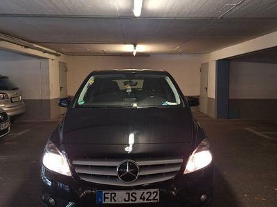 Gebraucht Mercedes B180 122 PS (89 kW) 2013 Schwarz Van / Kleinbus