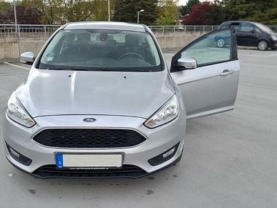 Second-hand Ford Focus 125 CP (91 kW) 2015 Argintiu Berlinǎ