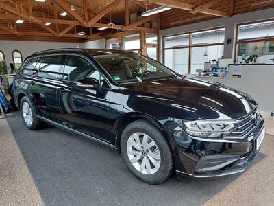 Gebraucht VW Passat Basis 150 PS (110 kW) 2022 Schwarz Kombi