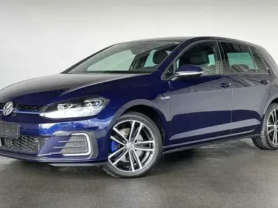 Second-hand VW Golf VII GTE 150 CP (110 kW) 2018 Albastru Berlinǎ