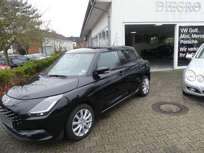 Super black pearl (metallic) Gebraucht 2024 Suzuki Swift Comfort Kleinwagen | 16.950 € (Fairer Preis)
