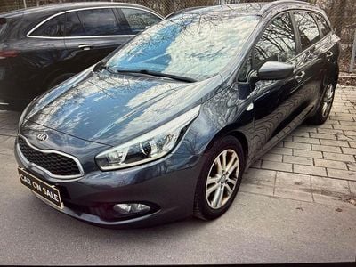 Usado Kia Ceed Edition 7 128 HP (94 kW) 2014 Azul Citadino