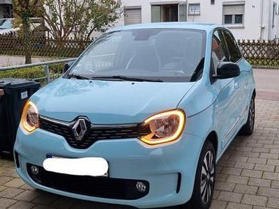 Second-hand Renault Twingo Techno 60 kW (82 CP) 2023 Albastru Hatchback