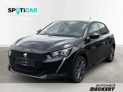 Gebraucht Peugeot e-208 Allure 100 kW (136 PS) 2022 Perla nera schwarz Kleinwagen