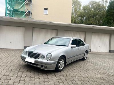 Mercedes E200