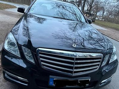 Gebraucht Mercedes E220 Avantgarde 170 PS (125 kW) 2011 Schwarz Kombi