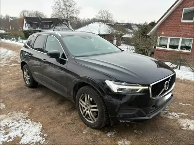 Gebraucht Volvo XC60 Momentum 150 PS (110 kW) 2020 Schwarz SUV