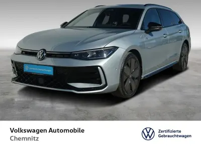 Gebraucht VW Passat R-line 150 PS (110 kW) 2024 Oyster silver metallic Kombi
