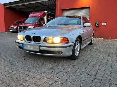 Gebraucht BMW 523 170 PS (125 kW) 1999 Silber Limousine