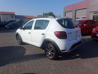 Gebraucht Dacia Sandero Prestige 90 PS (66 kW) 2019 Weiß Limousine