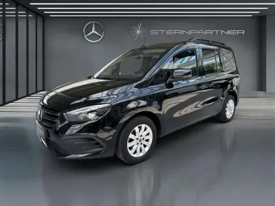 Gebraucht Mercedes T180 Progressive 131 PS (96 kW) 2025 Loparitschwarz metallic Van / Kleinbus