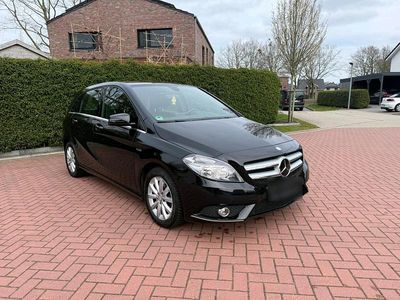 Gebraucht Mercedes B180 122 PS (89 kW) 2012 Schwarz Van / Kleinbus