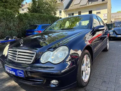 Second-hand Mercedes C200 Classic 122 CP (89 kW) 2004 Albastru Berlinǎ