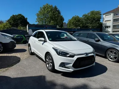 Gebraucht Hyundai i20 Trend 120 PS (88 kW) 2017 Weiß Coupé