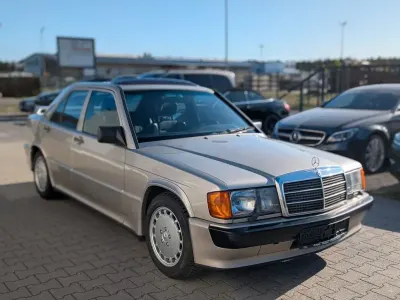 Gebraucht Mercedes 190 170 PS (125 kW) 1987 Gold Limousine