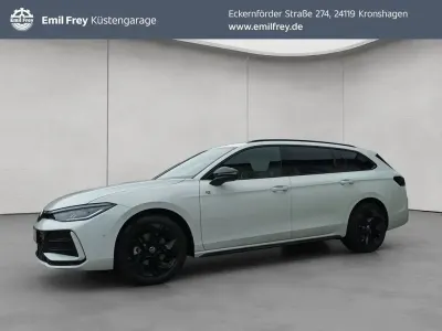 Gebraucht VW Passat R-line 150 PS (110 kW) 2025 Pure white Kombi