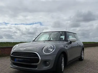 Gebraucht Mini Cooper Hatch 136 PS (100 kW) 2020 Grau Kleinwagen