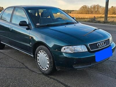 Grün Gebraucht 1996 Audi A4 Limousine | 1.000 €