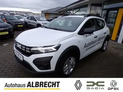 Gebraucht Dacia Sandero Essentiel 91 PS (66 kW) 2023 Weiß Kleinwagen