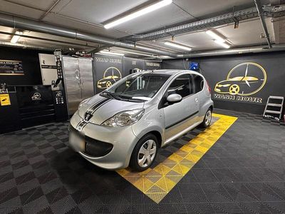 Second-hand Peugeot 107 69 CP (50 kW) 2006 Argintiu Hatchback