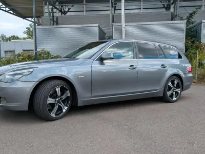 Gebraucht BMW 525 197 PS (144 kW) 2008 Grau Kombi