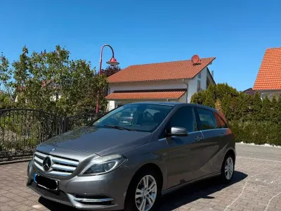 Gebraucht Mercedes B180 122 PS (89 kW) 2011 Grau Van / Kleinbus
