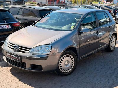 Second-hand VW Golf IV Trendline 102 CP (75 kW) 2004 Gri Berlinǎ