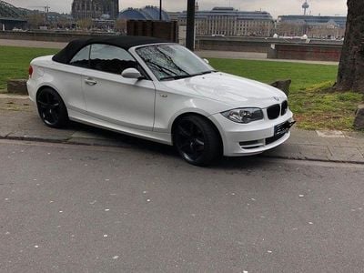 Begagnad BMW 118 Cabriolet Performance 143 HK (105 kW) 2009 Vit Cab