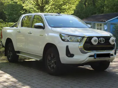 Używany Toyota HiLux 204 KM (150 kW) 2021 Biały Pickup