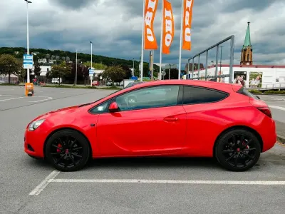Używany Opel Astra GTC 140 KM (102 kW) 2012 Czerwony Coupe