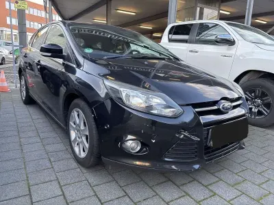 Używany Ford Focus Titanium 140 KM (102 kW) 2012 Czarny Sedan/Limuzyna