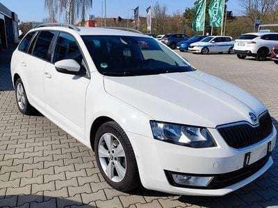 Gebraucht Skoda Octavia Ambition 150 PS (110 kW) 2014 Weiß Kleinwagen