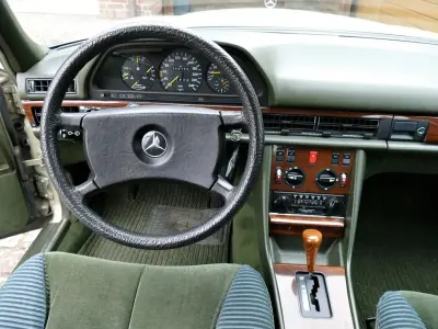 Gebraucht Mercedes 280 185 PS (136 kW) 1983 Grün Limousine