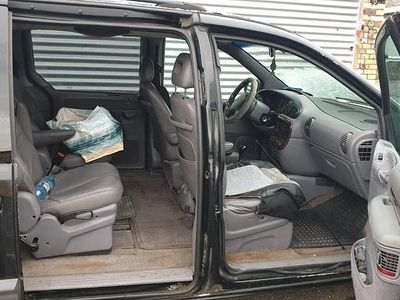 Schwarz Gebraucht 1998 Chrysler Voyager Van / Kleinbus | 1.000 €